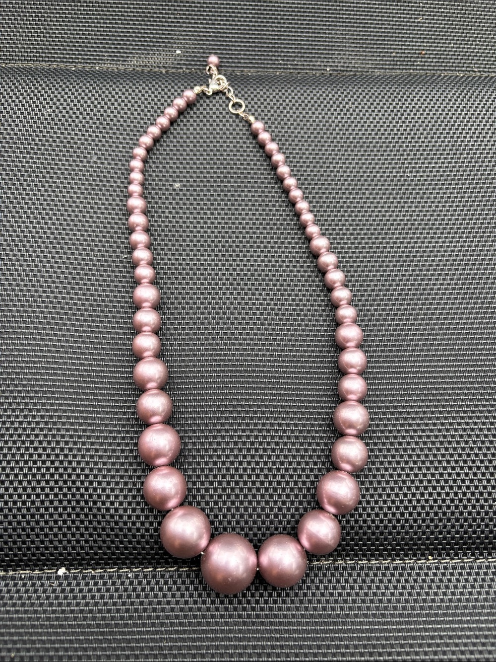 7- Faux Pearl Necklace Women OS Mauve Excellent Graduated Metallic Bead‎